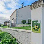 Le Moutat-chez Georges Holiday home