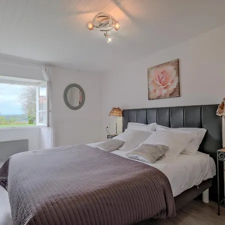 Le Moutat-chez Georges Holiday home
